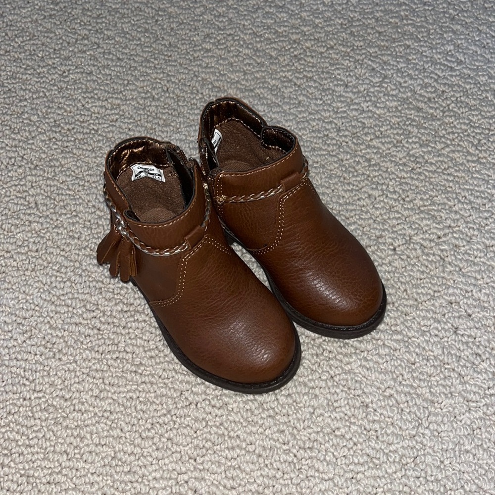 Osh Kosh toddler/baby boots size 4M. Never worn